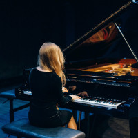 Realistic Pianist