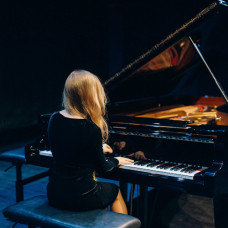 Realistic Pianist